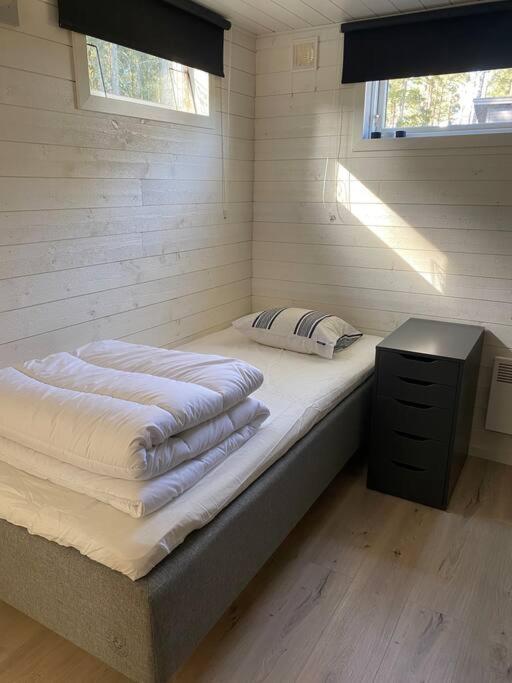 Stuga Pa Oe / Naerhet Till Vatten Mariestad Luaran gambar
